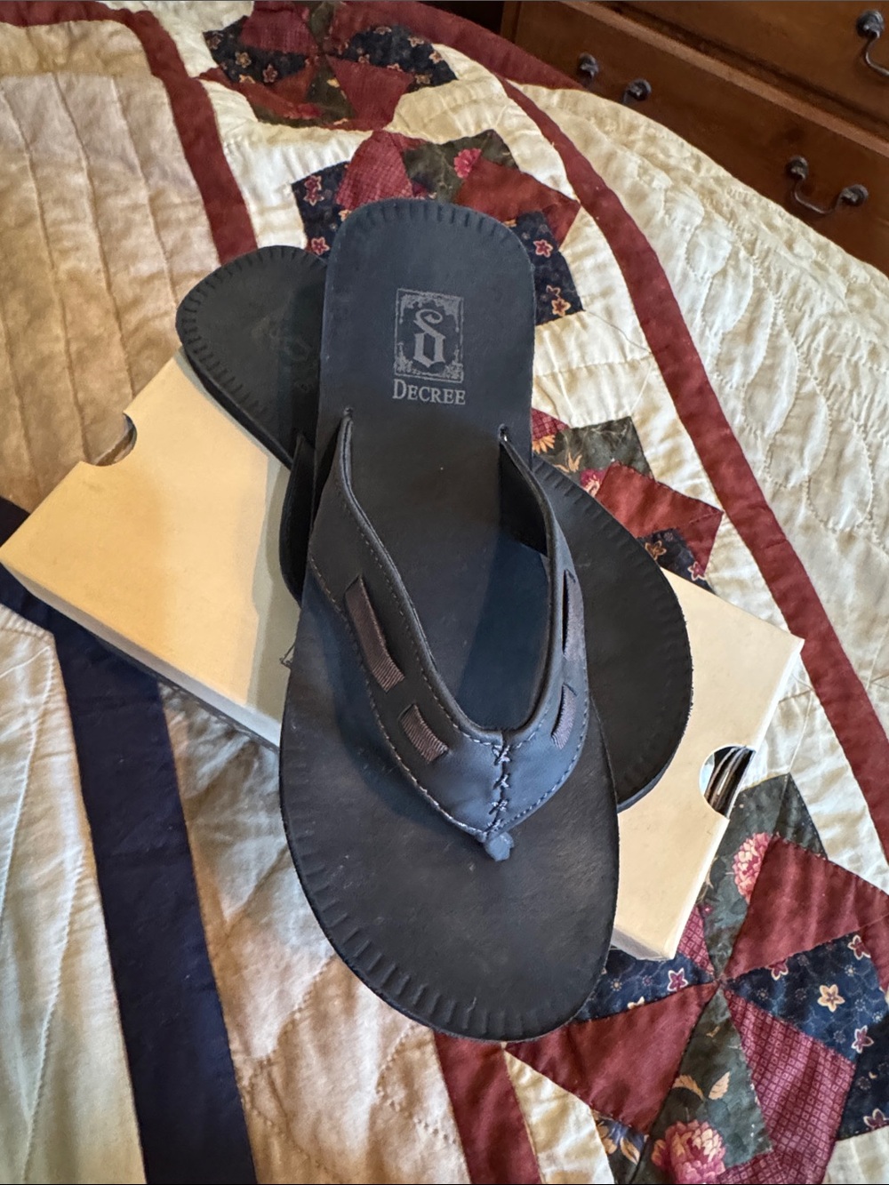 Decree women’s Black Leather Sandals- Size 8